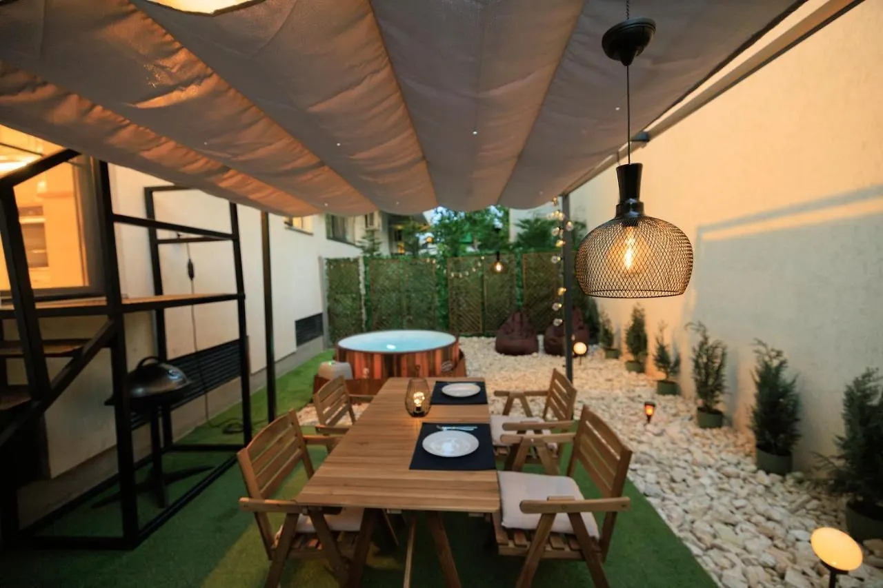 Downtown Hidden Garden With Jacuzzi In Bucharest Apartment 0*,