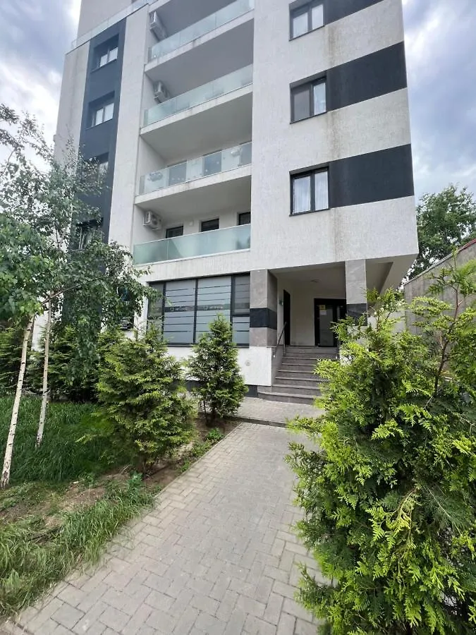 Downtown Hidden Garden With Jacuzzi In Bucharest Apartment Romania